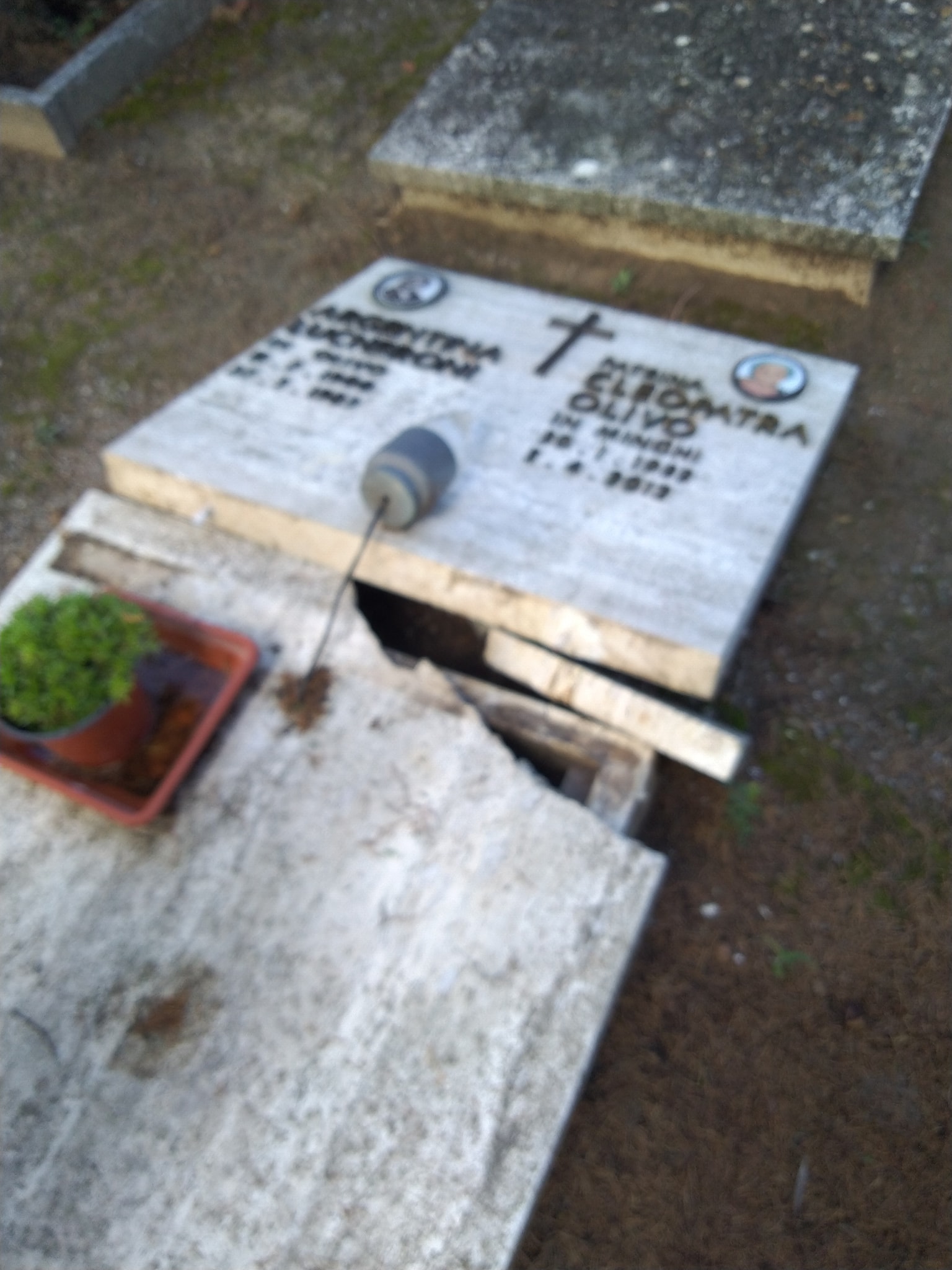 tombe distrutte cimitero castiglione