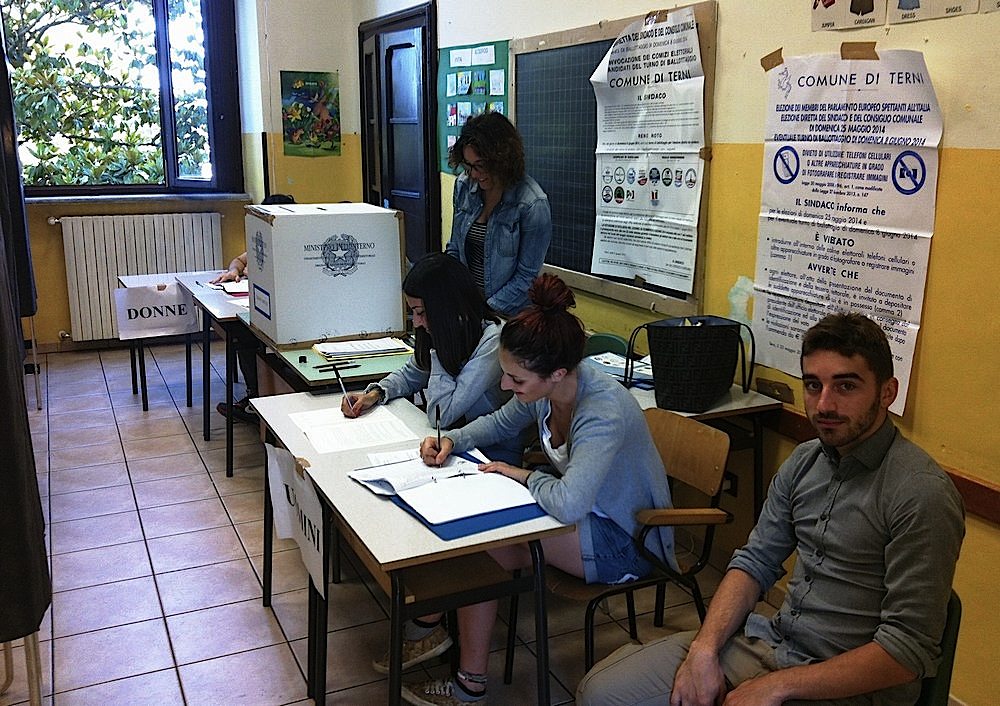 Un seggio elettorale