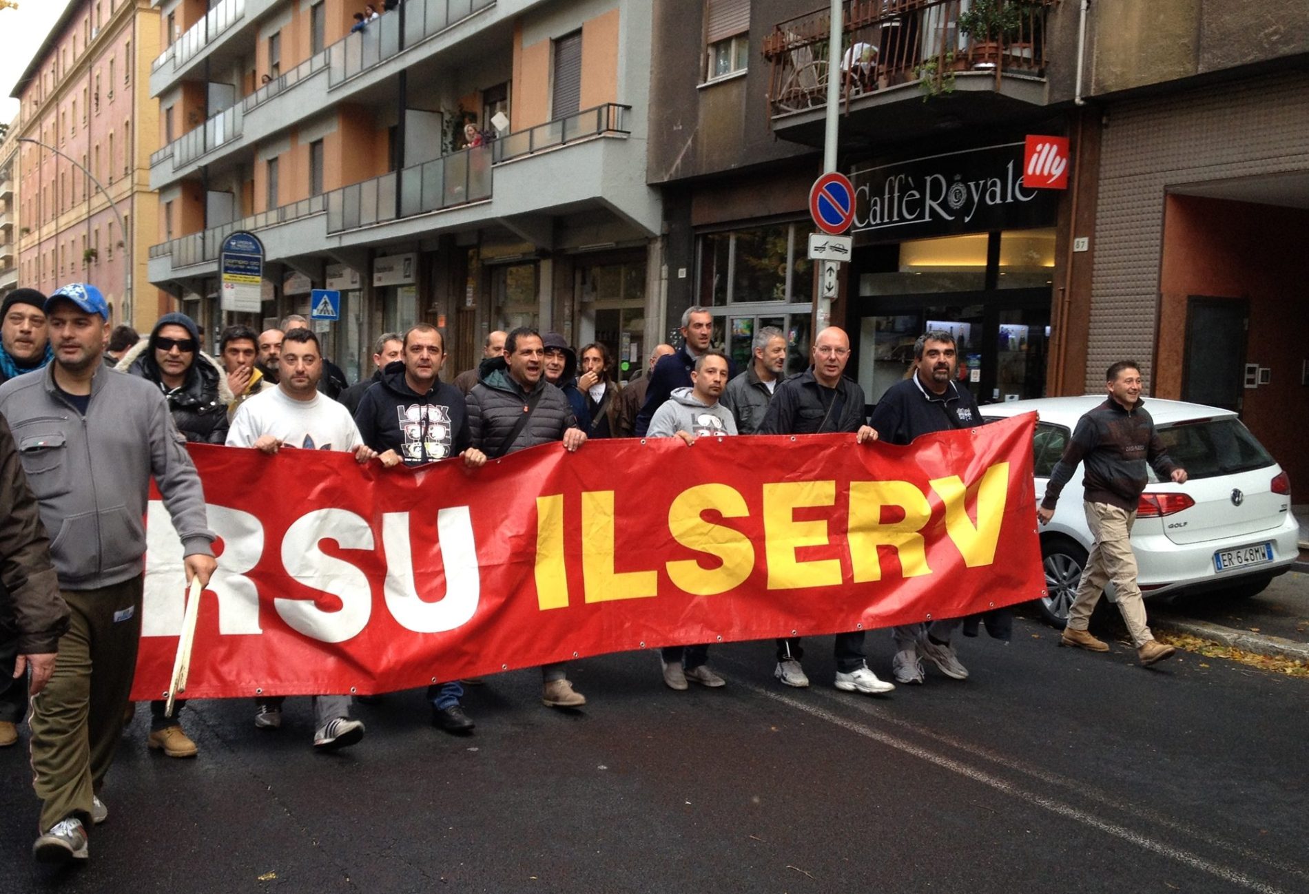 I lavoratori Ilserv (foto archivio)