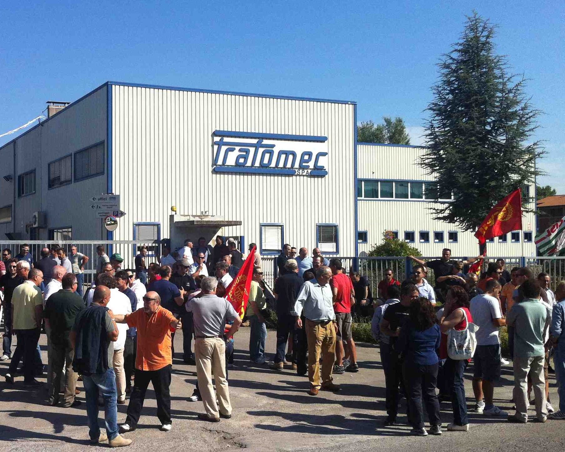Uno sciopero alla Trafomec (foto archivio)