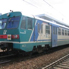 Si getta sotto un treno, grave un marocchino