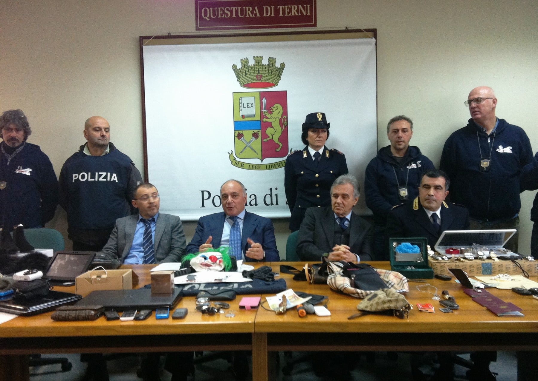 La conferenza stampa in questura