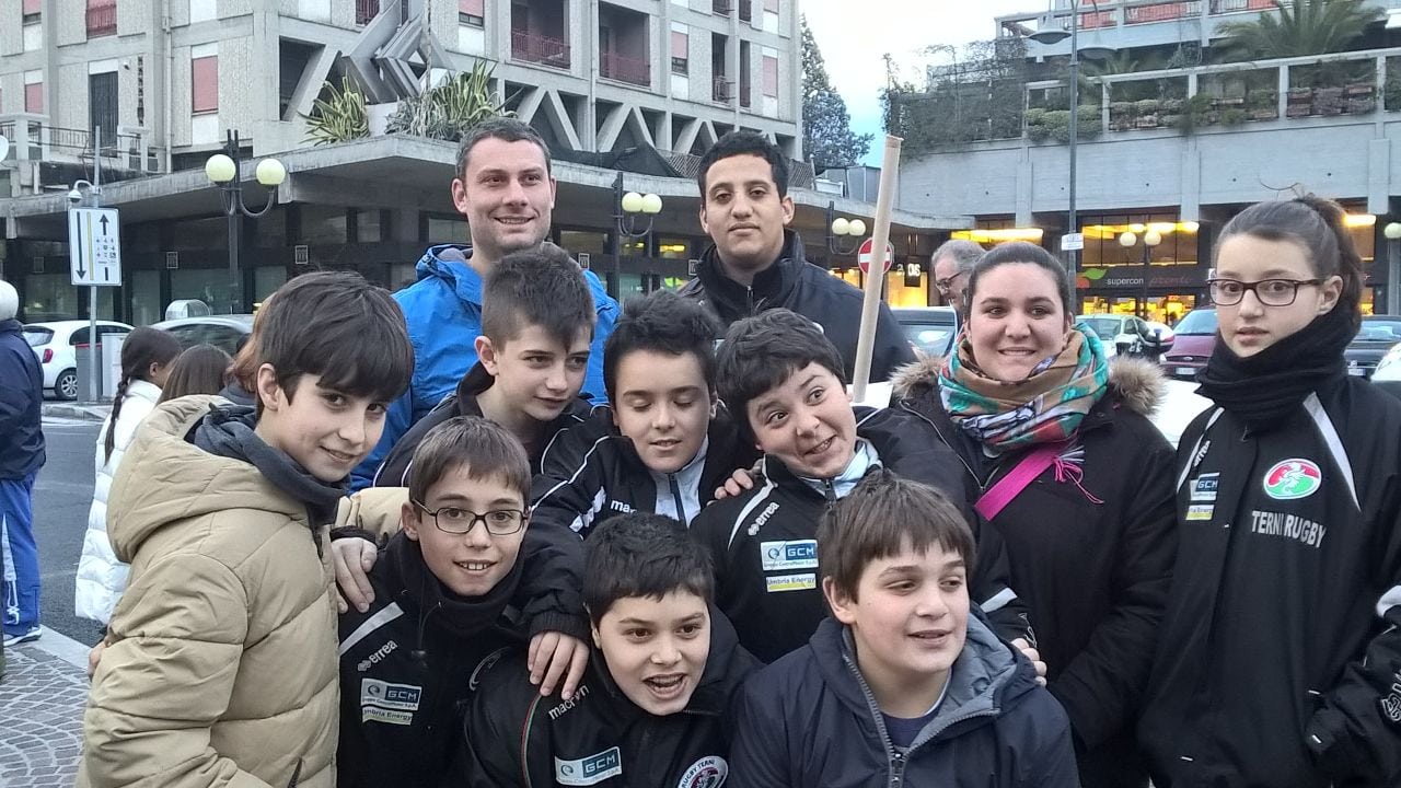 I ragazzi impegnati nella fiaccolata