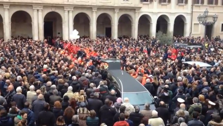 Terni, la mamma e il fratello accolgono David Raggi
