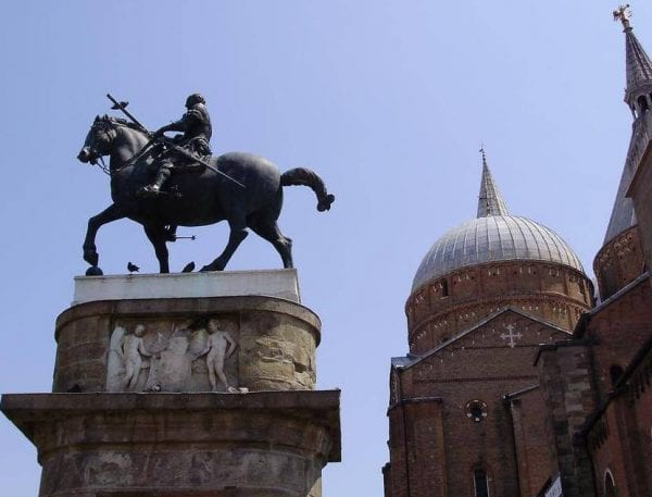 La statua di Erasmo 'Gattamelata' da Narni