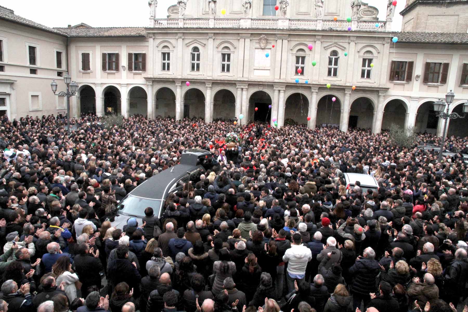 Piazza Duomo gremita (Foto A.Mirimao)