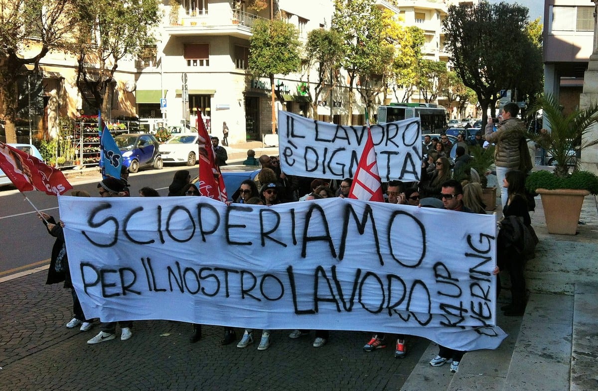 Una protesta per il call center
