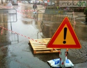 Il luogo dove l'asfalto si รจ aperto