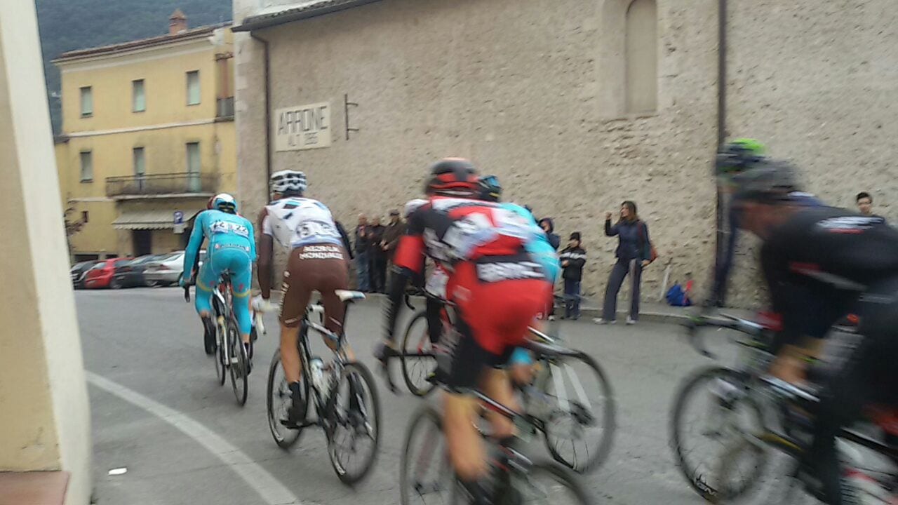 ‘Tirreno-Adriatico’, sfrecciano i ciclisti