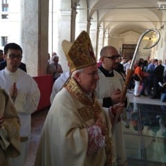Il cardinale Bassetti: «Tutelare il lavoro»