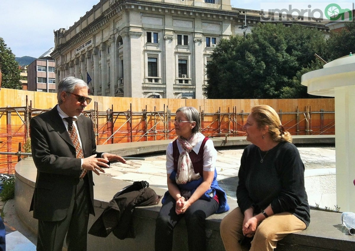 Il soprintendente con i funzionari