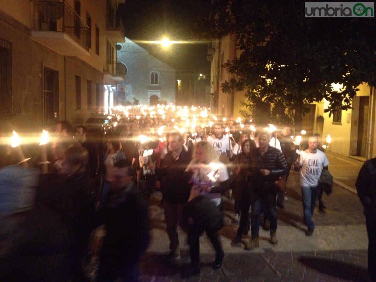 Omicidio Raggi, fiaccole in piazza