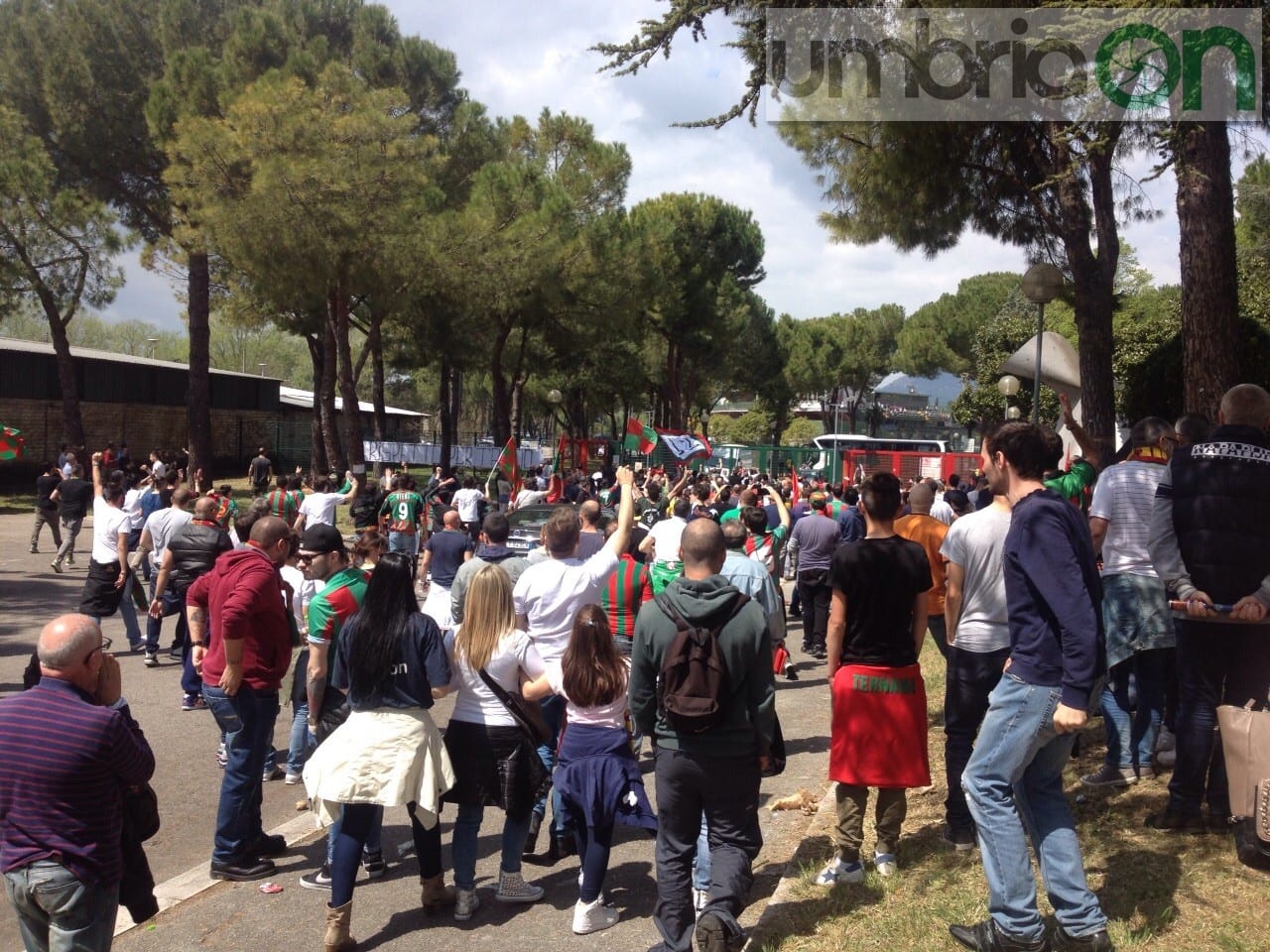 Derby, la Ternana arriva allo stadio