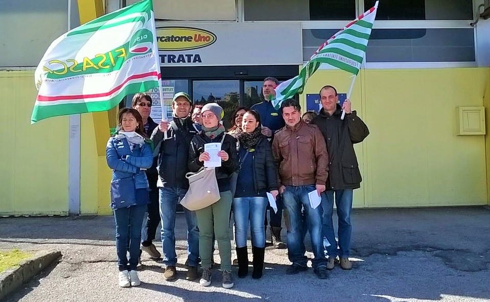 I lavoratori Cisl al Mercatone Uno di Magione