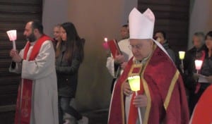 Il vescovo in processione