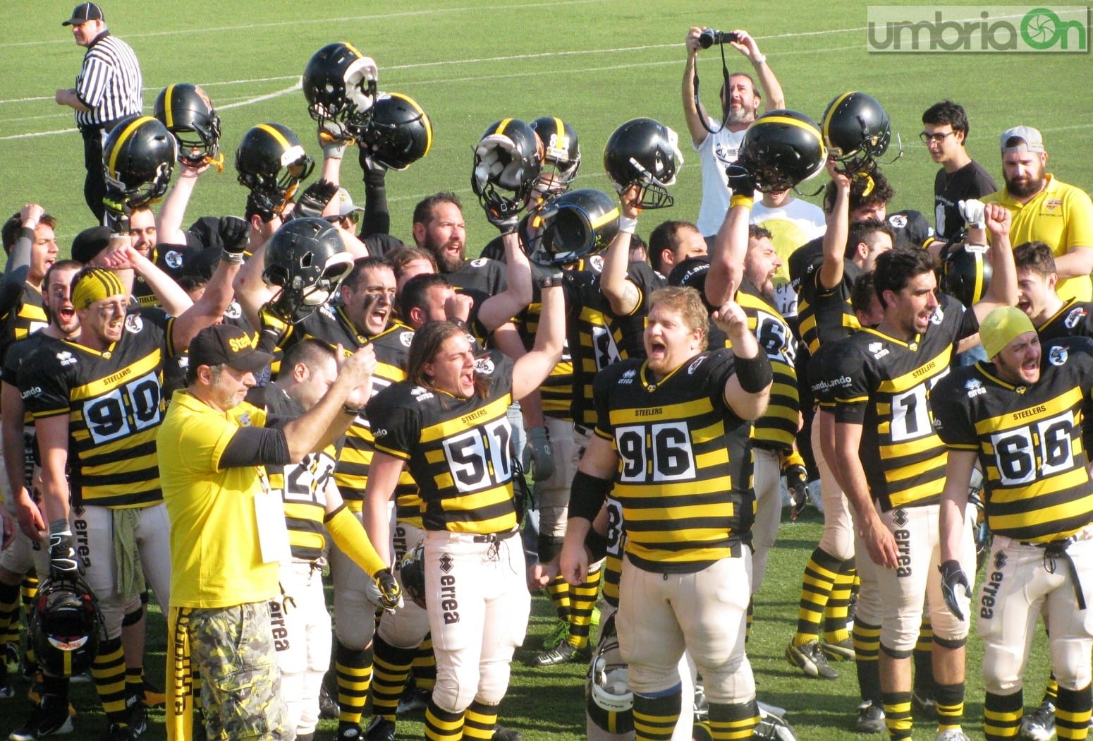 Gli Steelers esultano a fine match