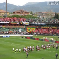 Ternana-Perugia, l’ingresso in campo