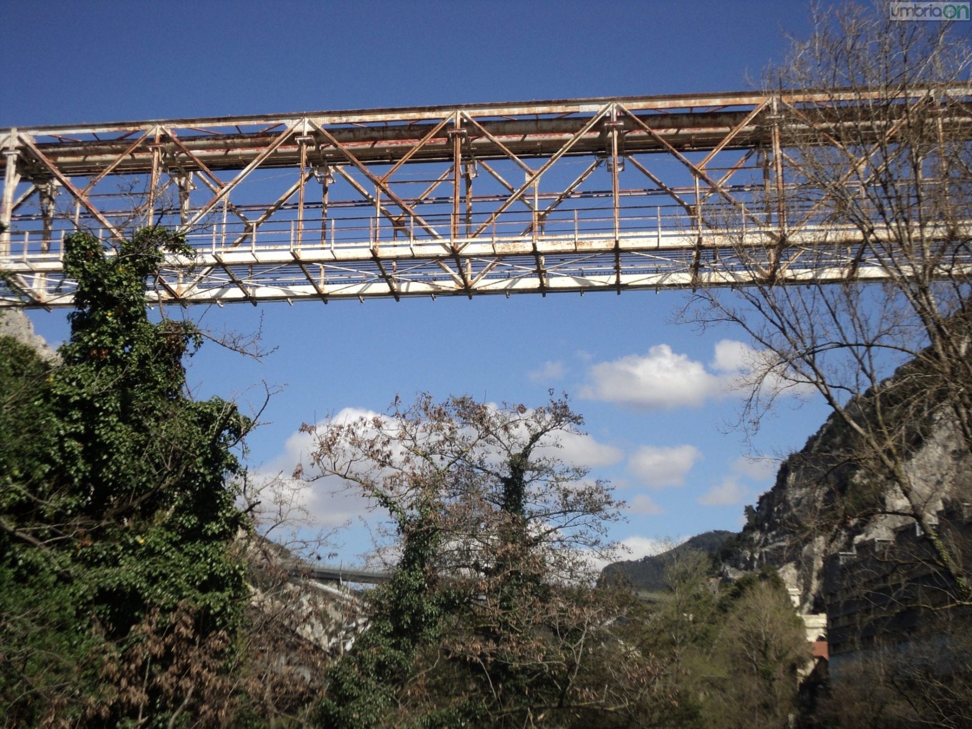 La passerella che sarà abbattuta