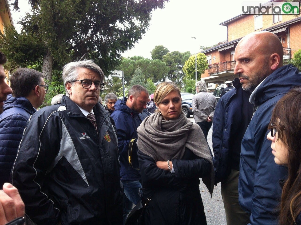 Il vice sindaco sul luogo dell'omicidio