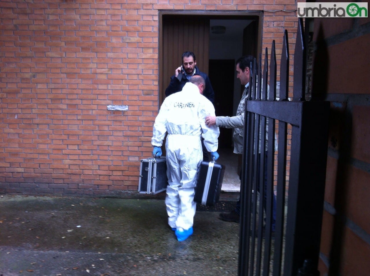 I carabinieri sul luogo dell'omicidio