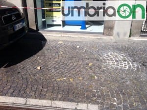 I pezzi di cornicione a terra