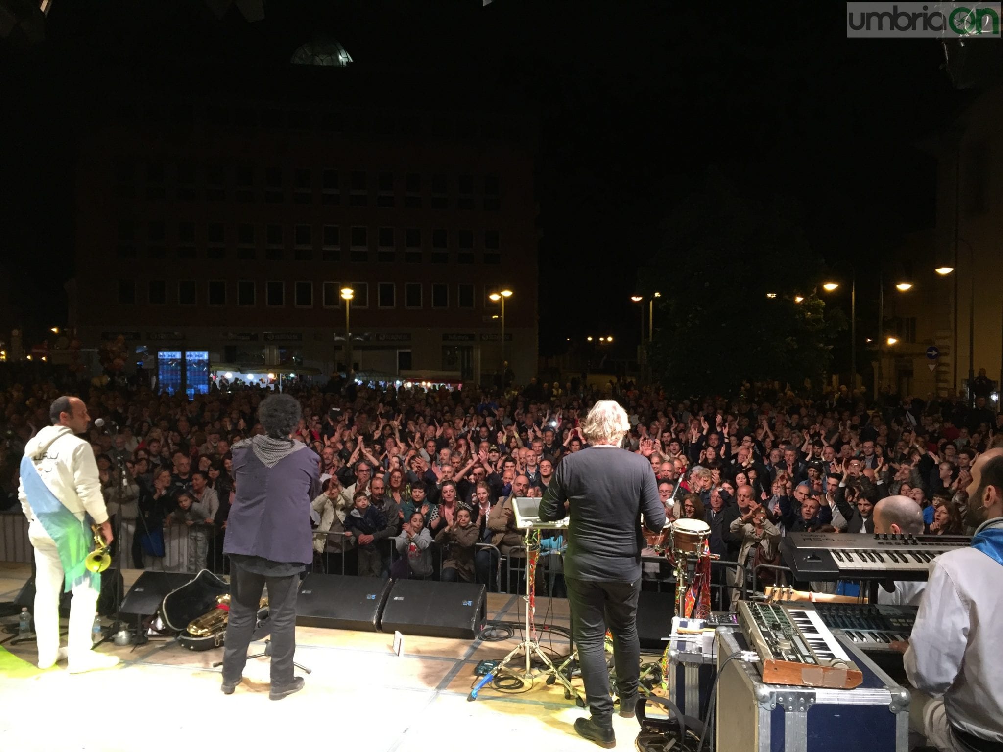 Terni, Enzo Avitabile: un sax magico