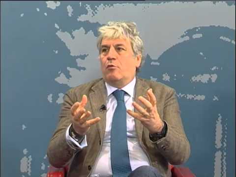 Epatite e farmaci cari: scontro politico