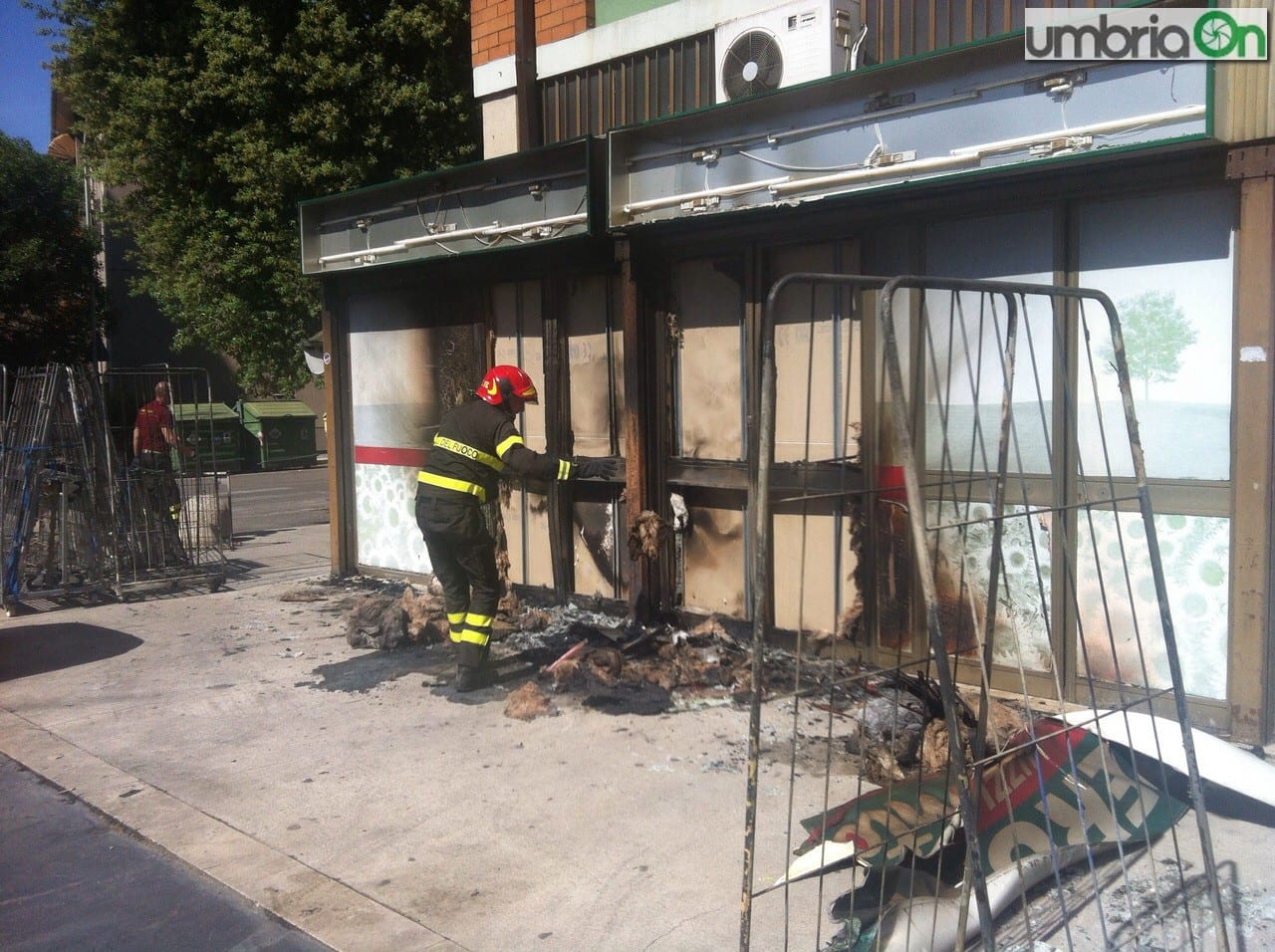 Un vigile del fuoco all'opera