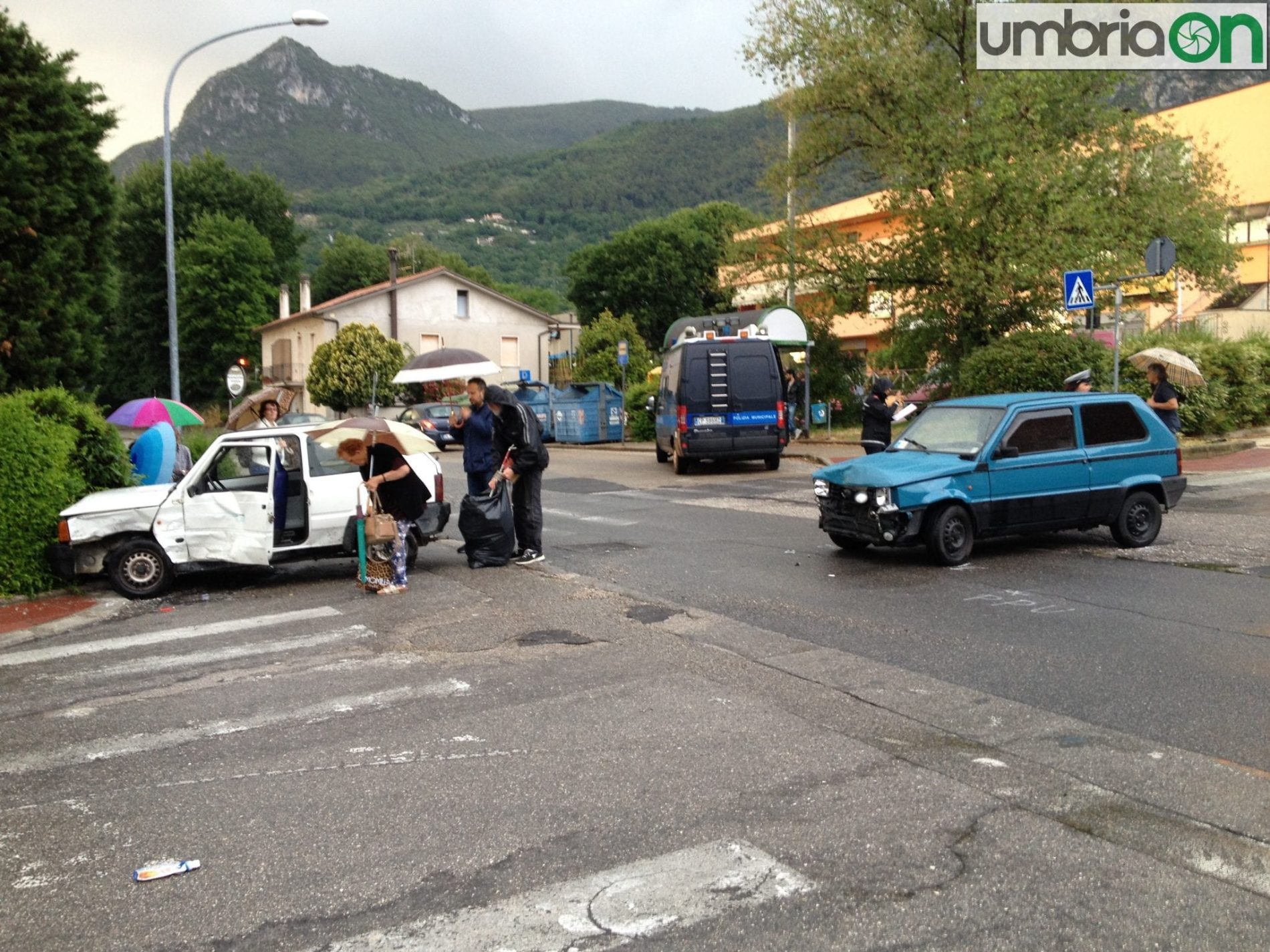 Incidente tra Panda: tre in ospedale