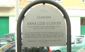 La targa che ricorda Anna Lizzi Custodi