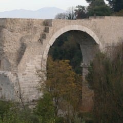 Narni, 24enne si getta dal Ponte d’Augusto