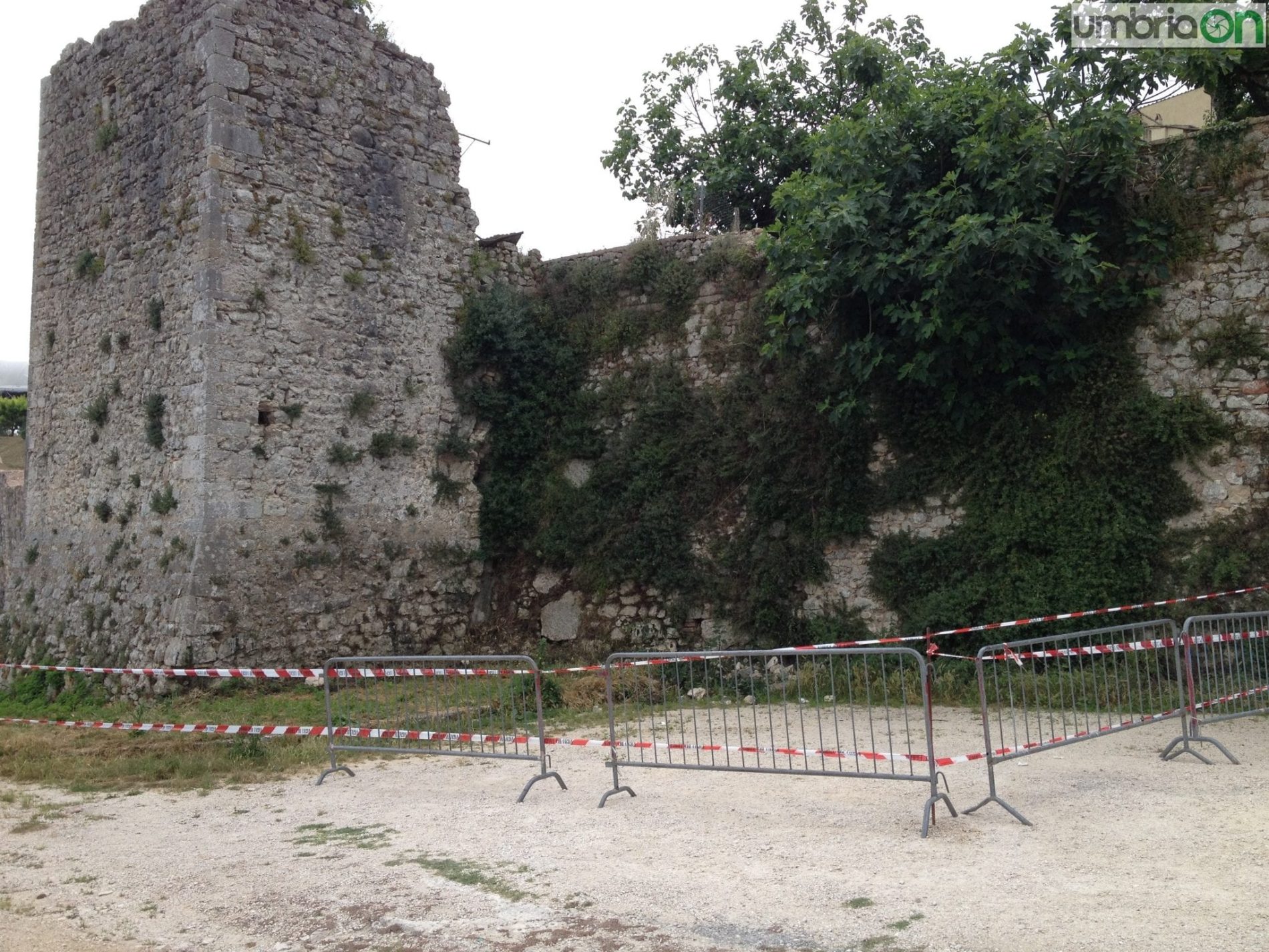Le mura di Amelia si sbriciolano