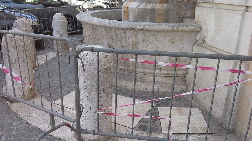 La fontana 'rattoppata'