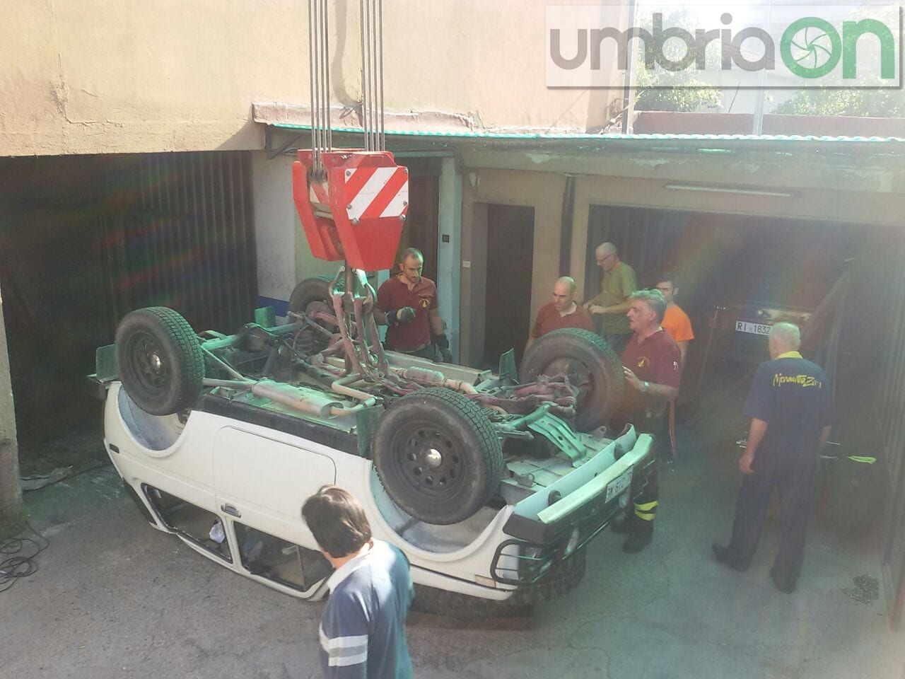 L'auto ribaltata