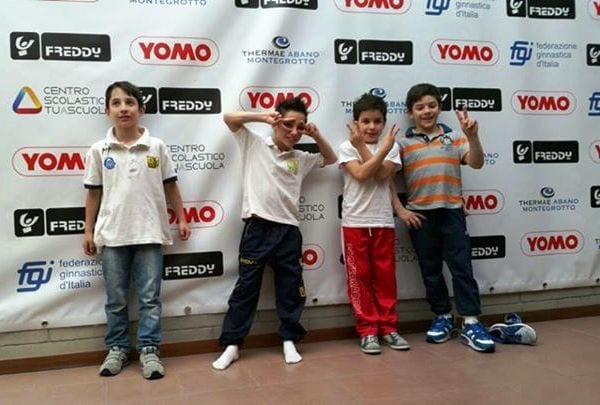 Bragoni (2° da sinistra) a Milano