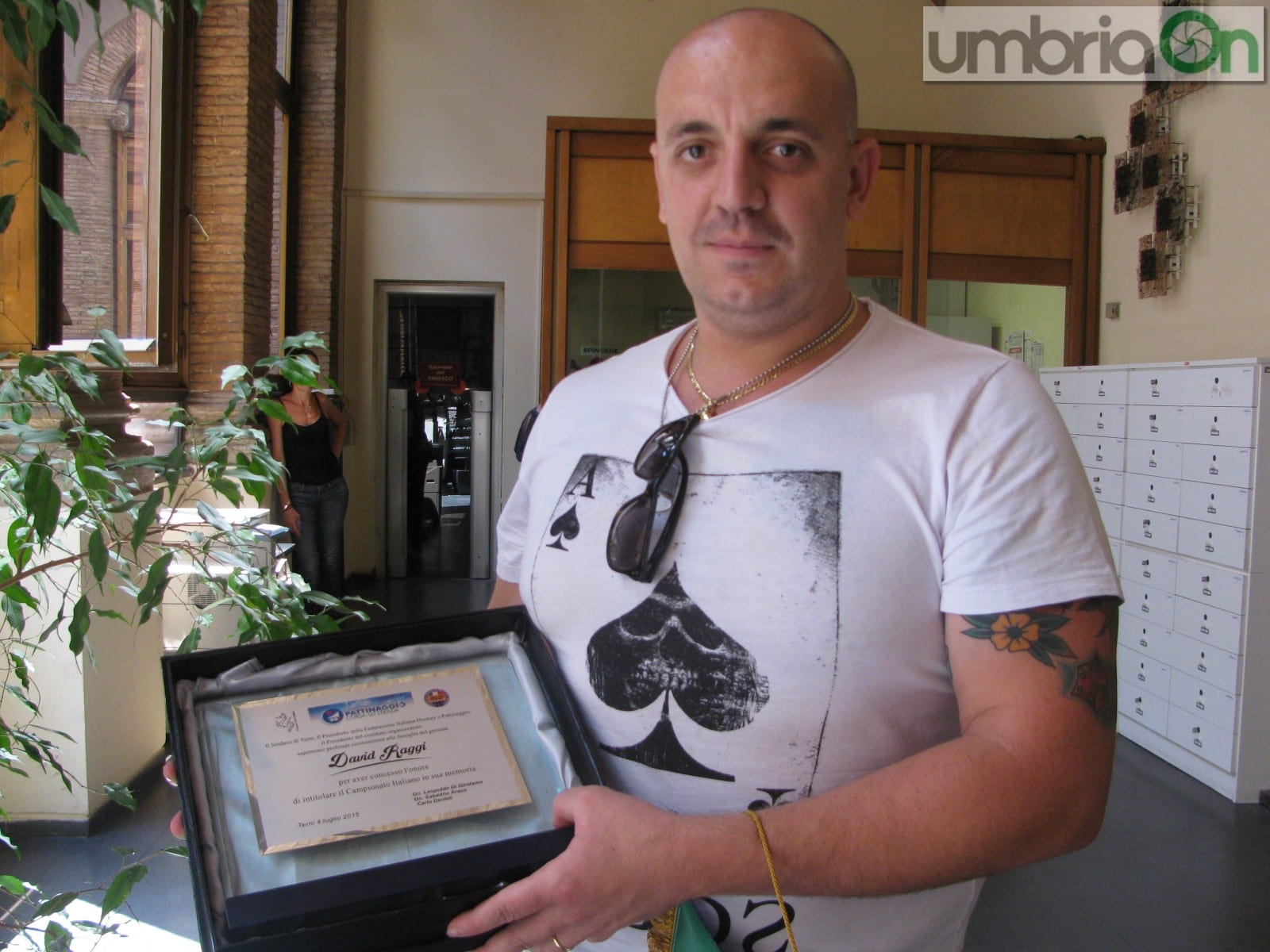 Diego Raggi con la targa