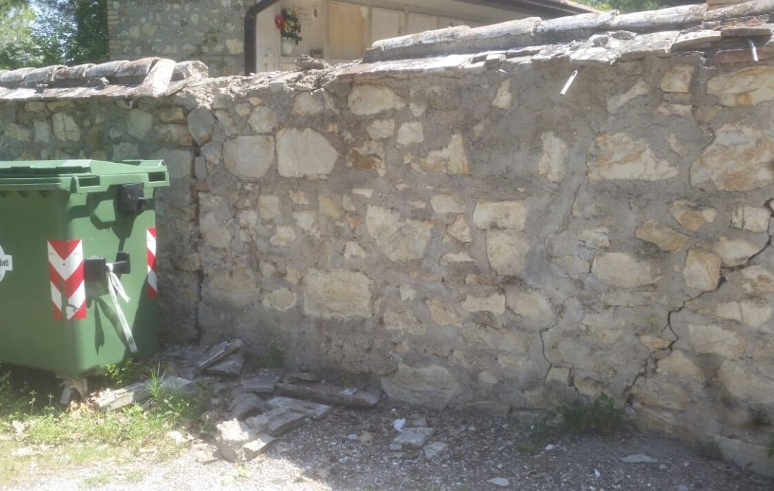 Una parte del muro crollato