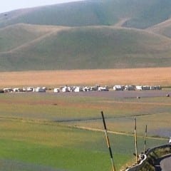 «Piani di Castelluccio devastati dai camper»