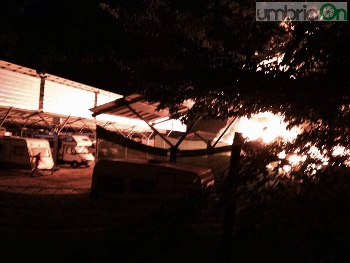 Rogo Cores, rimessa camper a rischio: video