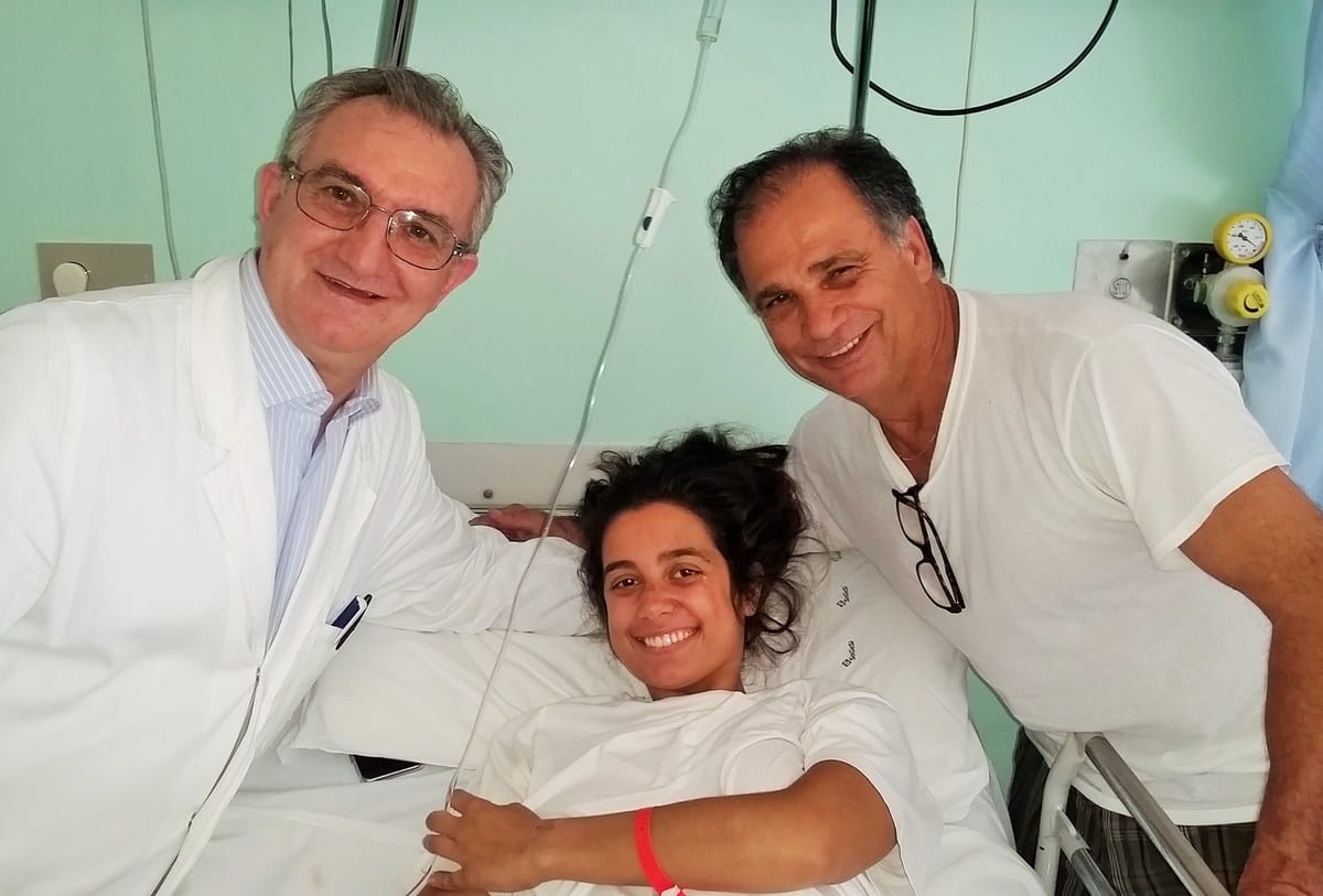 Stephanie con il professor Caraffa e il padre