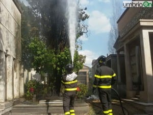 Terni, incendio cimitero (2)