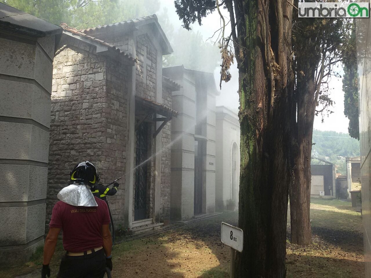 I vigili del fuoco al lavoro
