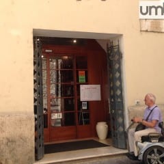 Terni, farmacie: «Vietate ai disabili»