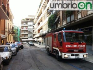 terni via da vinci leonardo incendio fumo vigili del fuoco