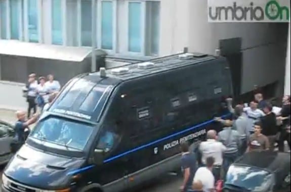 Terni, sentenza Raggi: la rabbia degli amici