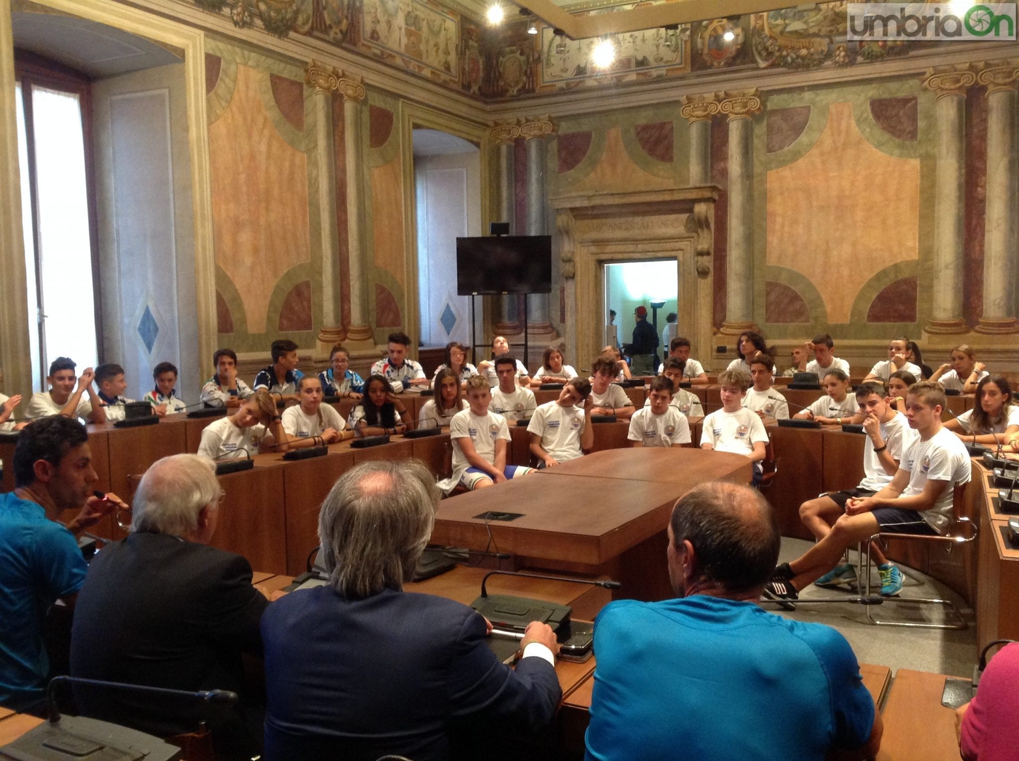 I giovani pattinatori in Comune
