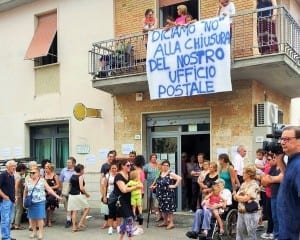 Protesta Collestatte contro chiusura ufficio postale - 2 settembre 2015 (4)