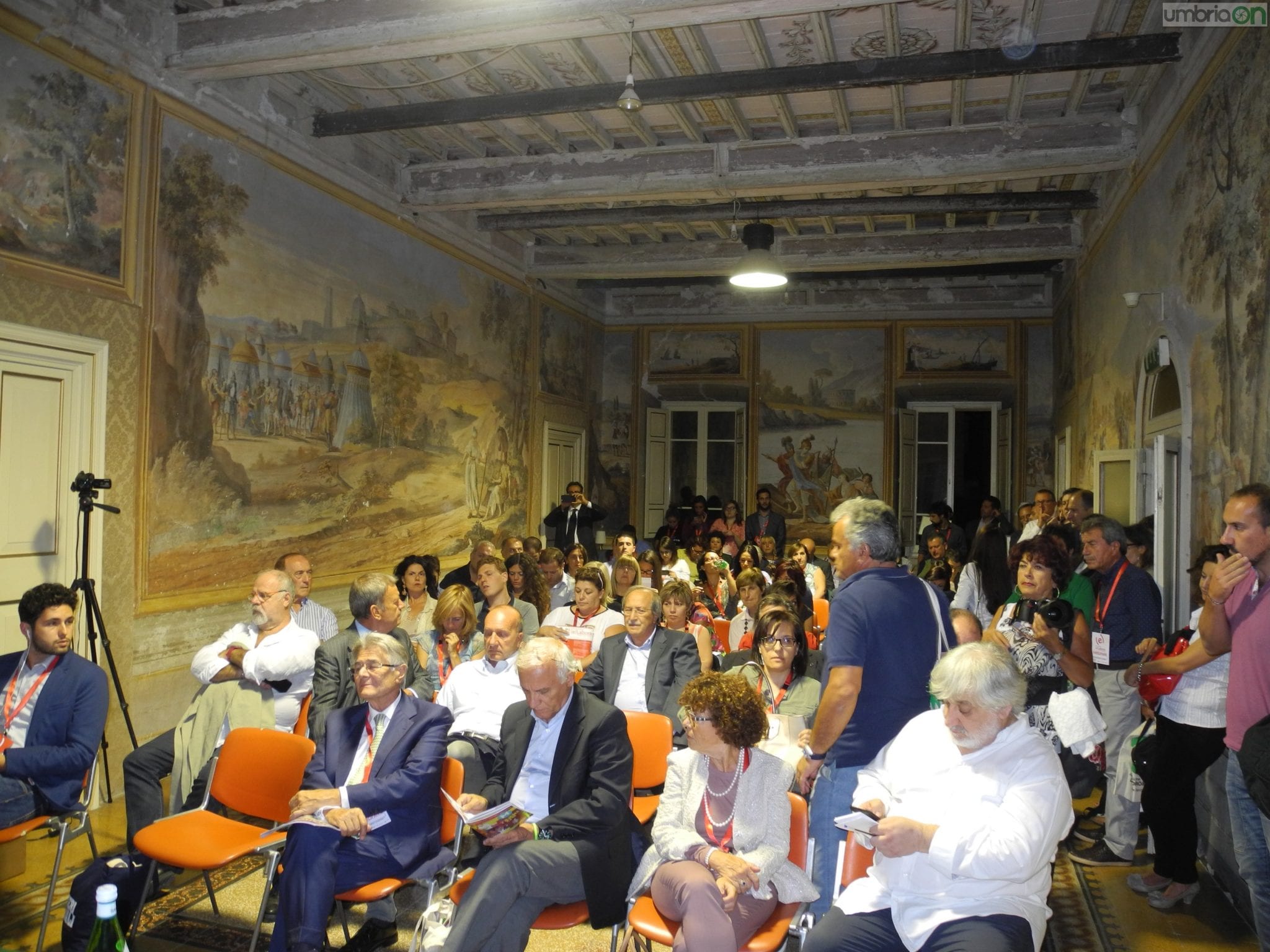 La platea di un incontro