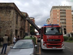 Terni cornicione vigili del fuoco via battisti 23 settembre 2015 (20)