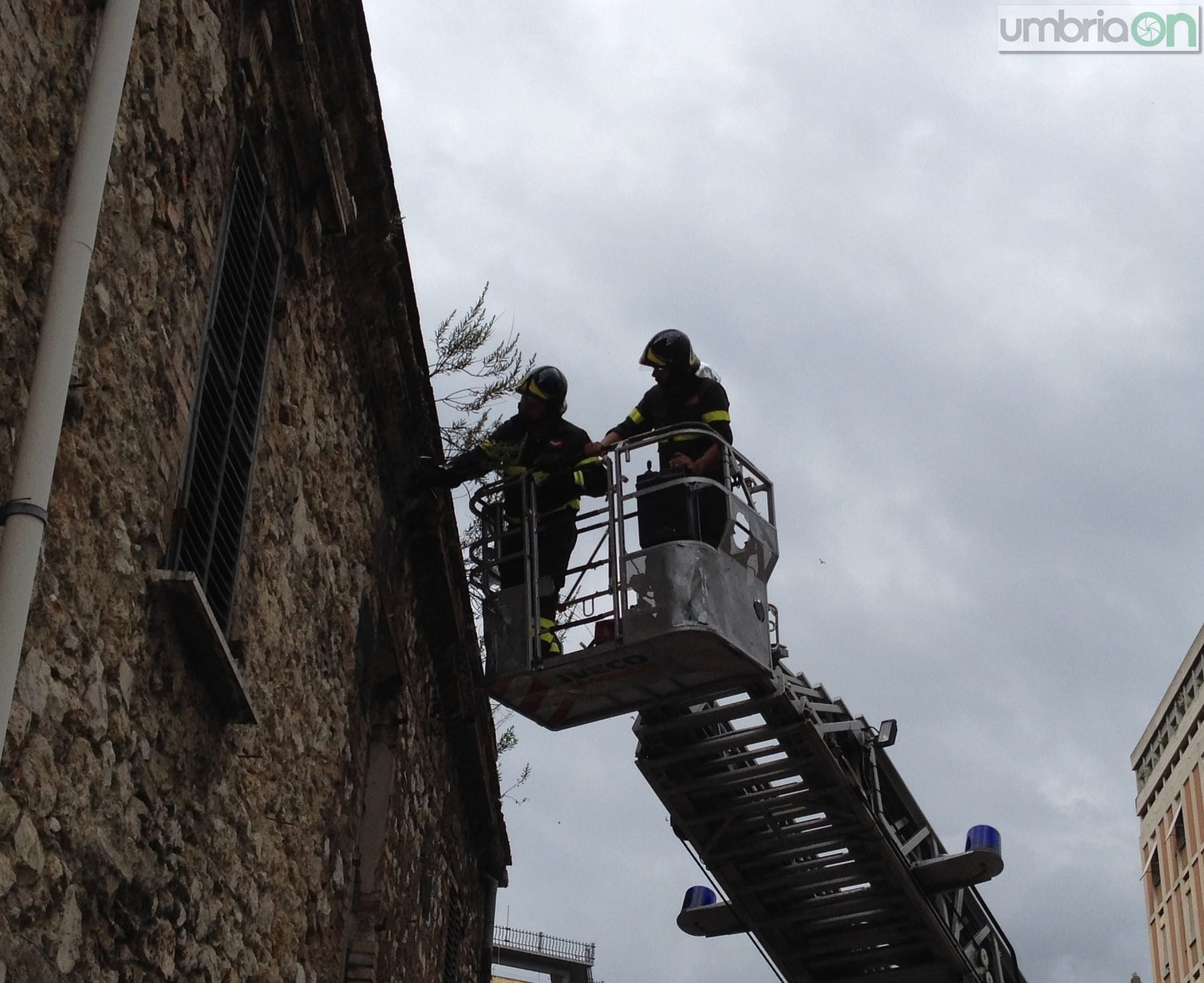 Vigili del fuoco al lavoro